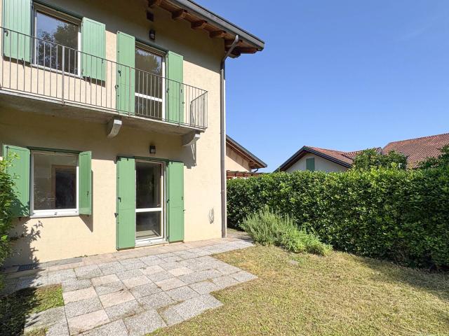 Villa Indipendente in vendita a Ispra, Lombardia