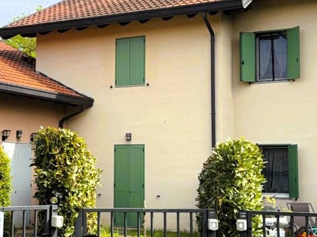 Villa Schiera in vendita a Ispra, Lombardia