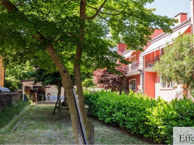 Villa Schiera in vendita a Ispra, Lombardia
