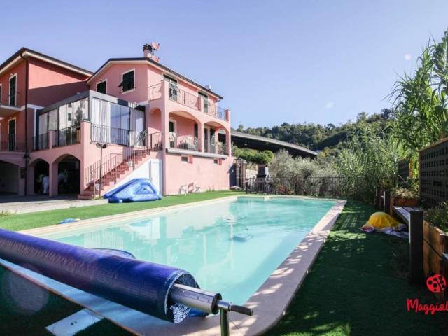 Villa Schiera in vendita a La Spezia, Liguria