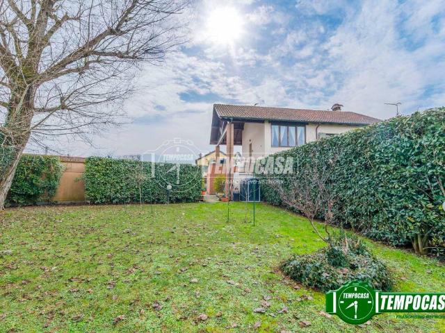 Villa Schiera in vendita a Villamaggiore, Lacchiarella