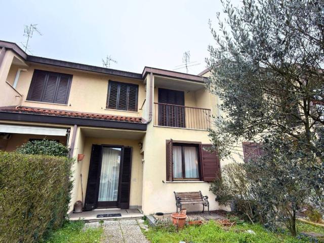 Villa Schiera in vendita a Lacchiarella, Lombardia