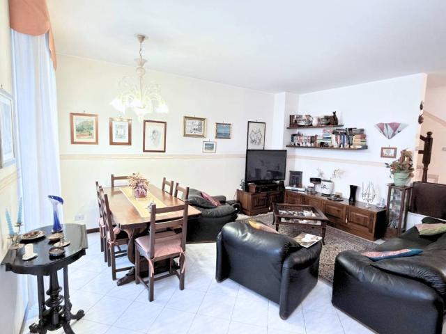 Villa Schiera in vendita a Lacchiarella, Lombardia