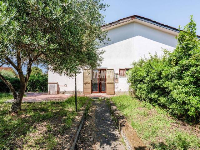 Villa Schiera in vendita a Marina di San Nicola, Roma Capitale