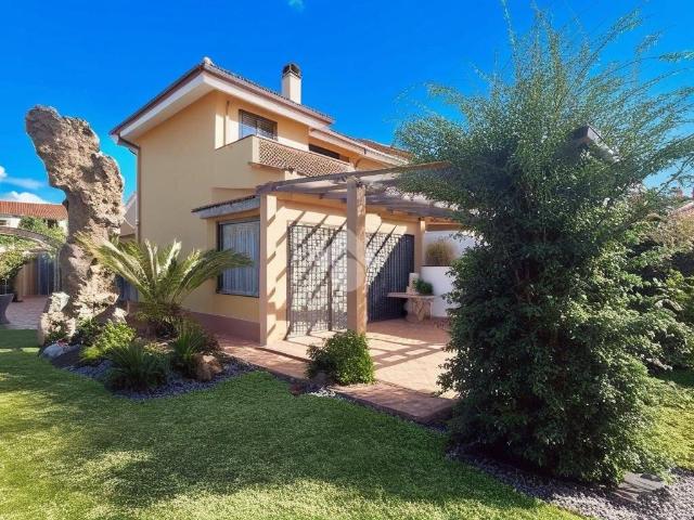 Villa Schiera in vendita a Marina di San Nicola, Roma Capitale
