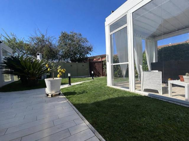 Villa Schiera in vendita a Marina di San Nicola, Roma Capitale