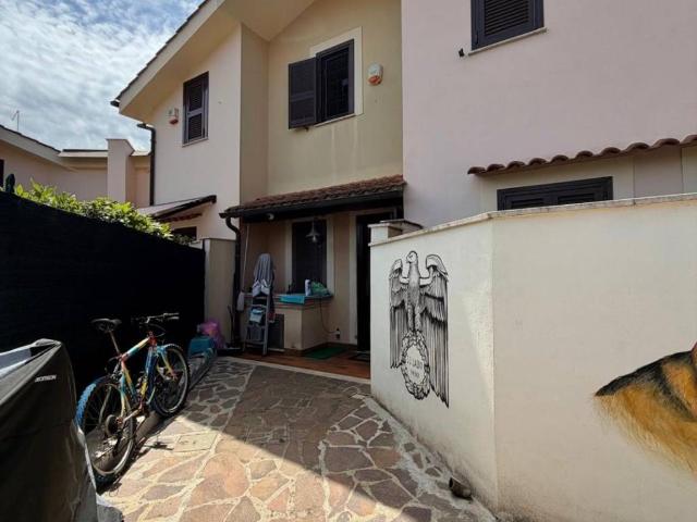 Villa Schiera in vendita a Marina di San Nicola, Roma Capitale