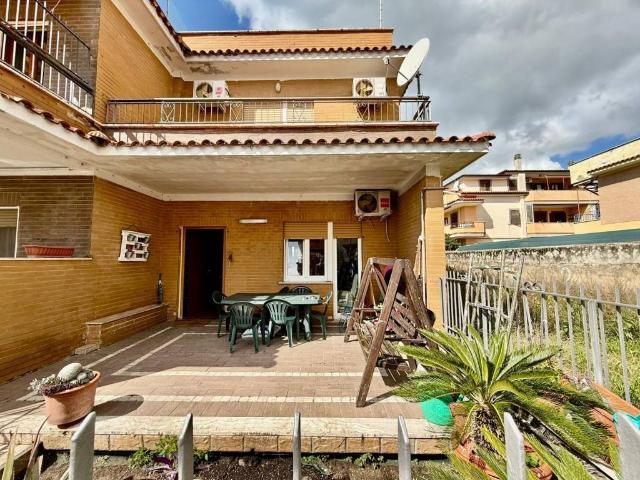 Villa Schiera in vendita a Torre Flavia, Roma Capitale