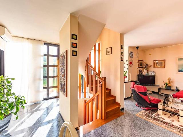 Villa Schiera in vendita a Lainate, Lombardia