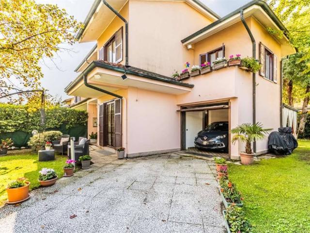 Villa Schiera in vendita a Cascina Villa, Lainate