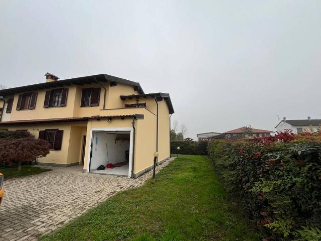 Villa Schiera in vendita a Landriano, Lombardia