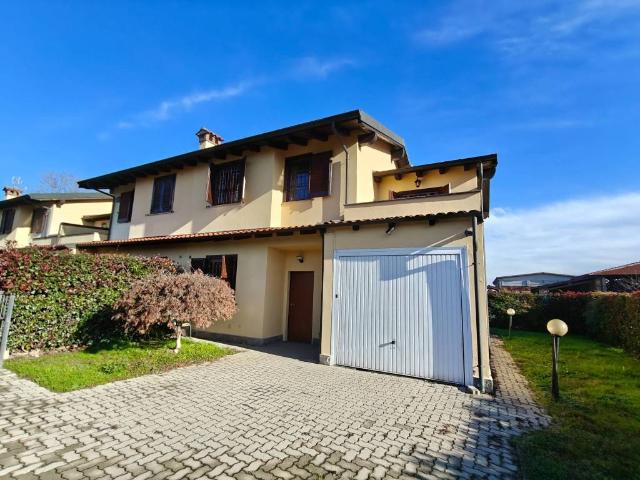 Villa Schiera in vendita a Landriano, Lombardia
