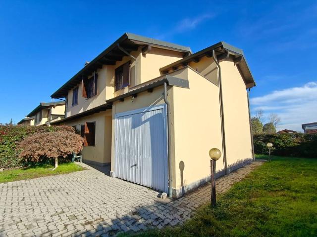 Villa Schiera in vendita a Landriano, Lombardia