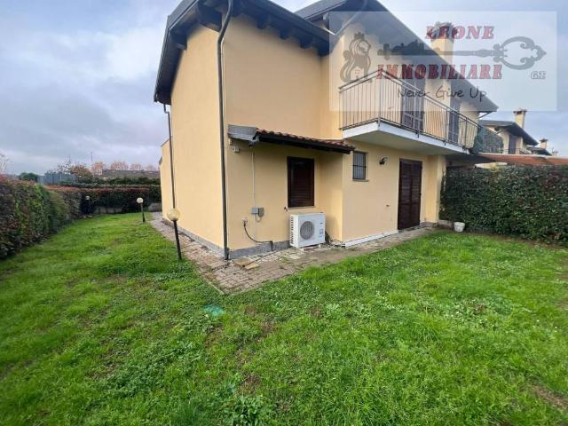 Villa Schiera in vendita a Landriano, Lombardia