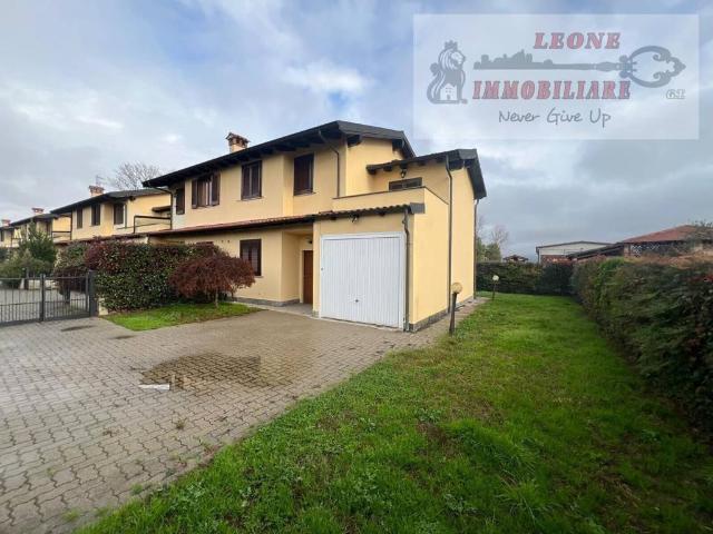 Villa Schiera in vendita a Landriano, Lombardia