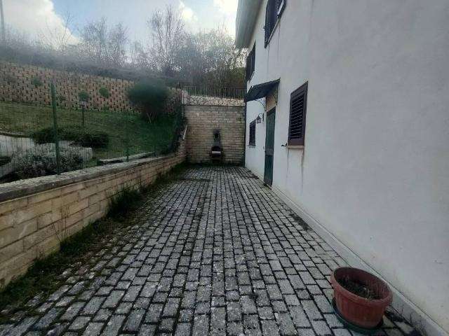 Villa Schiera in vendita a Tornimparte, Abruzzo