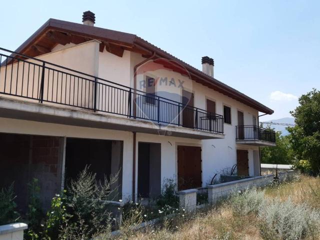Villa Schiera in vendita a Paganica, L'Aquila