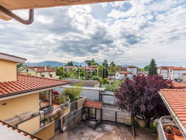 Villa Schiera in vendita a Valle Mazzone, Roma Capitale