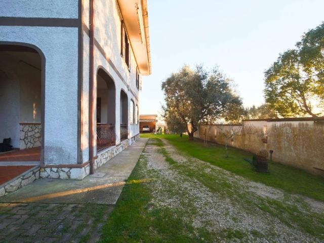 Villa Schiera in vendita a Latina, Lazio