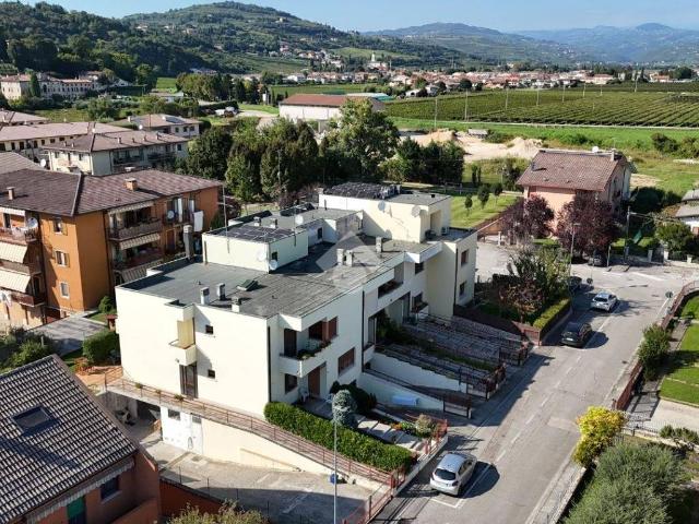 Villa Schiera in vendita a Lavagno, Vago