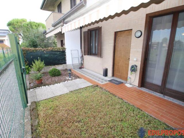 Villa Schiera in vendita a Lazzate, Monza e della Brianza
