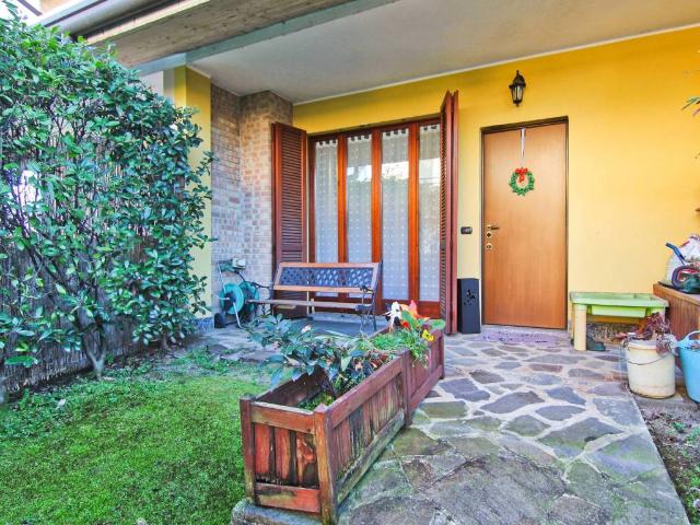 Villa Schiera in vendita a Lazzate, Lombardia