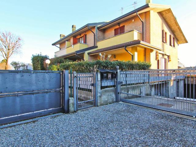 Villa Schiera in vendita a Lazzate, Lombardia