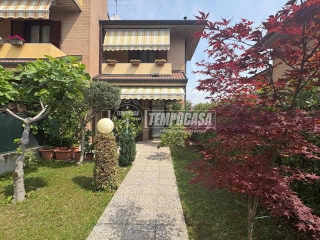 Villa Schiera in vendita a Lazzate, Monza e della Brianza
