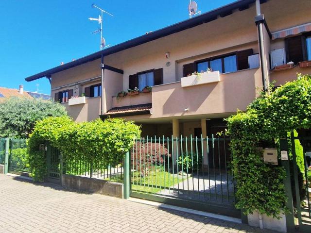Villa Schiera in vendita a Oltresempione, Legnano