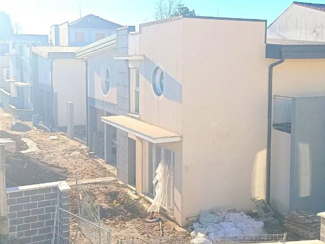 Villa Schiera in vendita a Oltrestazione, Legnano