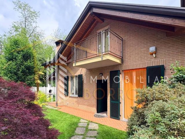 Villa Schiera in vendita a Lazzate, Lombardia