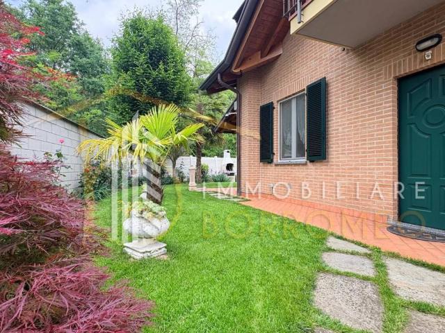 Villa Schiera in vendita a Lazzate, Lombardia