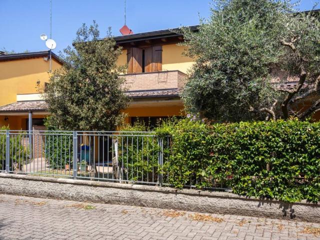 Villa Schiera in vendita a Lesignano De' Bagni, Reggio Emilia