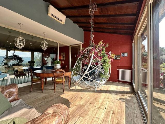 Villa Schiera in vendita a Lesignano De' Bagni, Reggio Emilia
