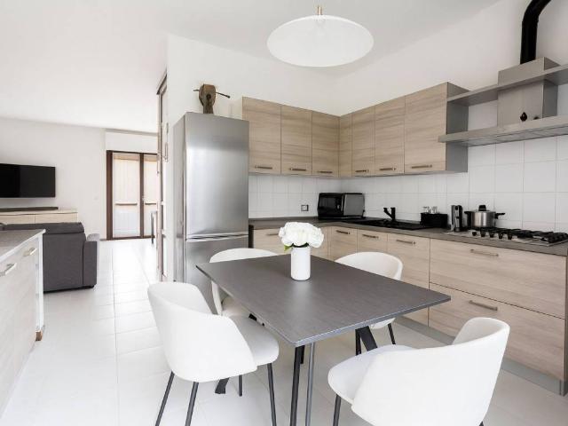 Villa Schiera in vendita a Lesmo, Lombardia