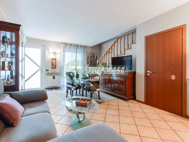 Villa Schiera in vendita a Levate, Bergamo