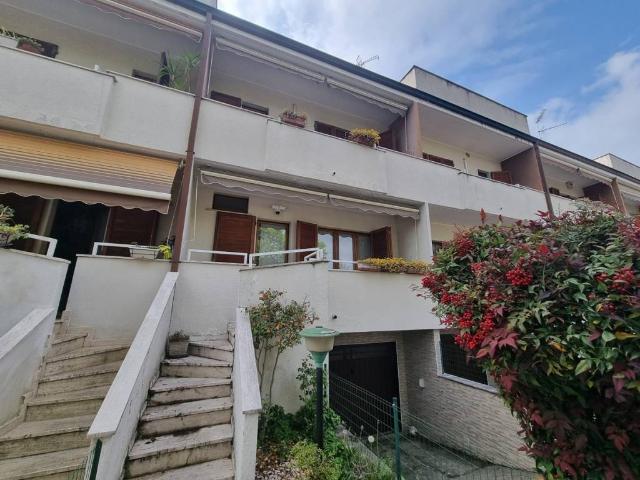 Villa Schiera in vendita a Limbiate, Lombardia