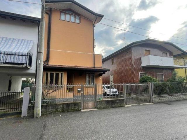 Villa Schiera in vendita a Limbiate, Lombardia