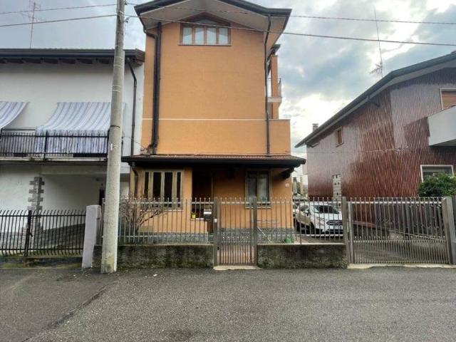 Villa Schiera in vendita a Limbiate, Lombardia
