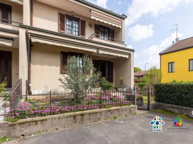 Villa Schiera in vendita a Limbiate, Lombardia