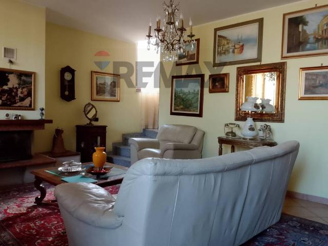 Villa Schiera in vendita a Linarolo, Lombardia