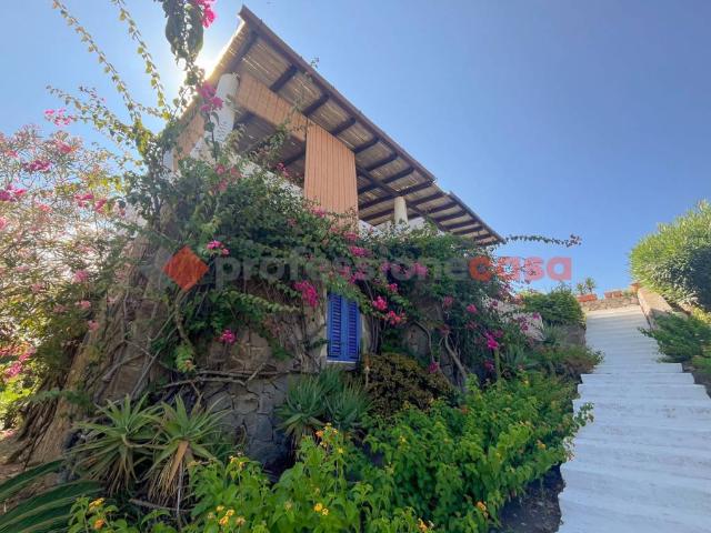 Villa Schiera in vendita a Panarea, Sicilia