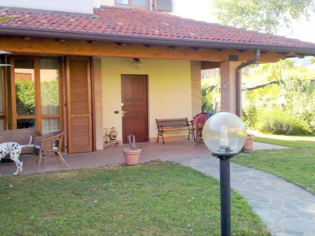 Villa Schiera in vendita a Lipomo, Lombardia