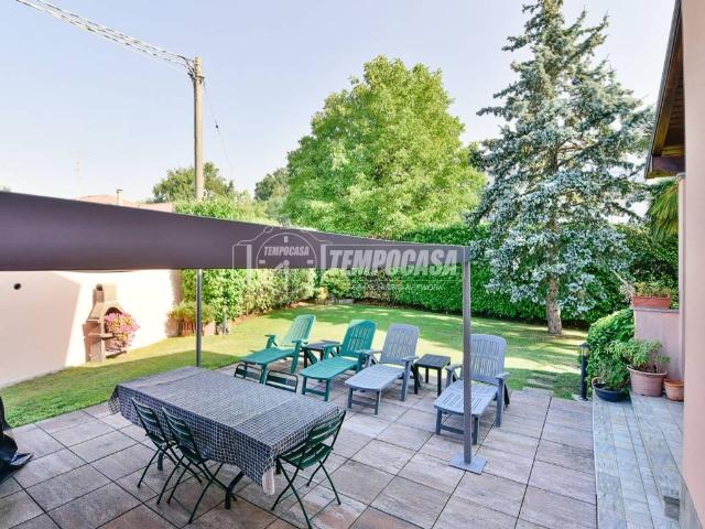 Villa Schiera in vendita a Lipomo, Lombardia