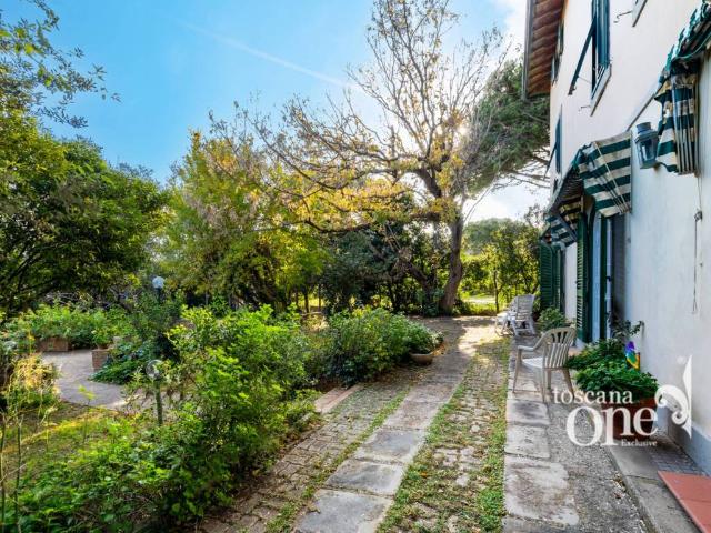 Villa Schiera in vendita a Ardenza, Livorno