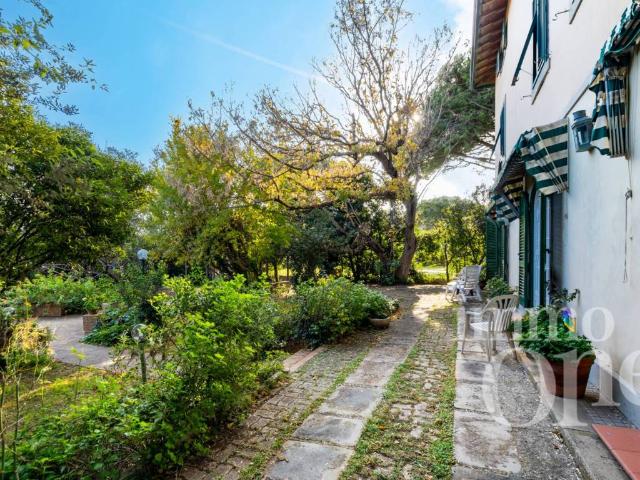 Villa Schiera in vendita a Ardenza, Livorno