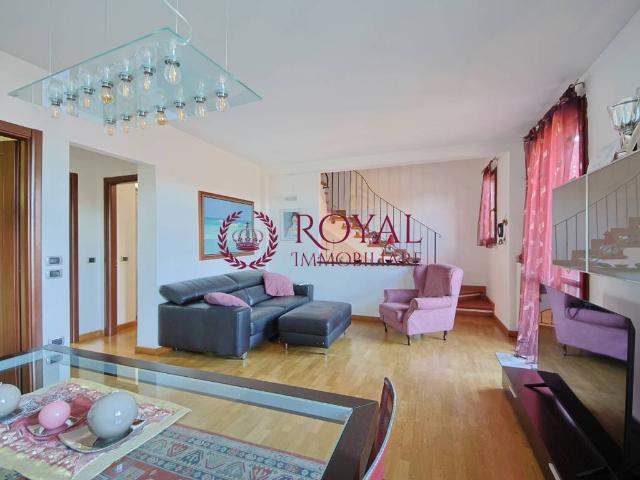 Villa Schiera in vendita a Ardenza, Livorno