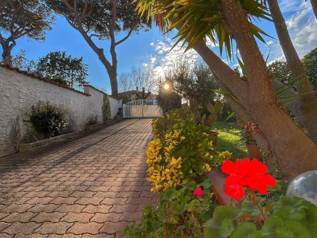Villa Schiera in vendita a Livorno, Toscana