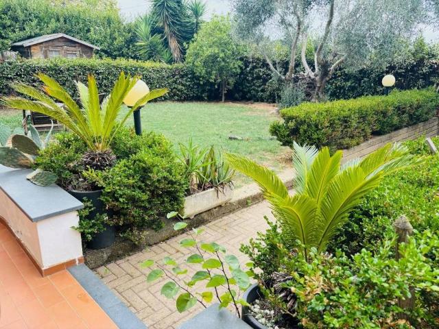 Villa Schiera in vendita a Livorno