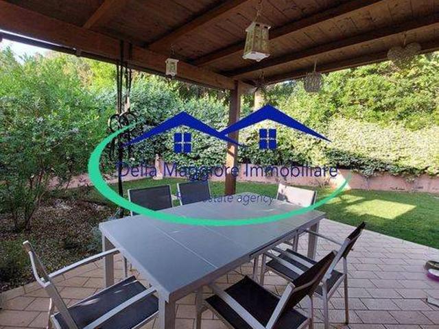 Villa Schiera in vendita a Livorno